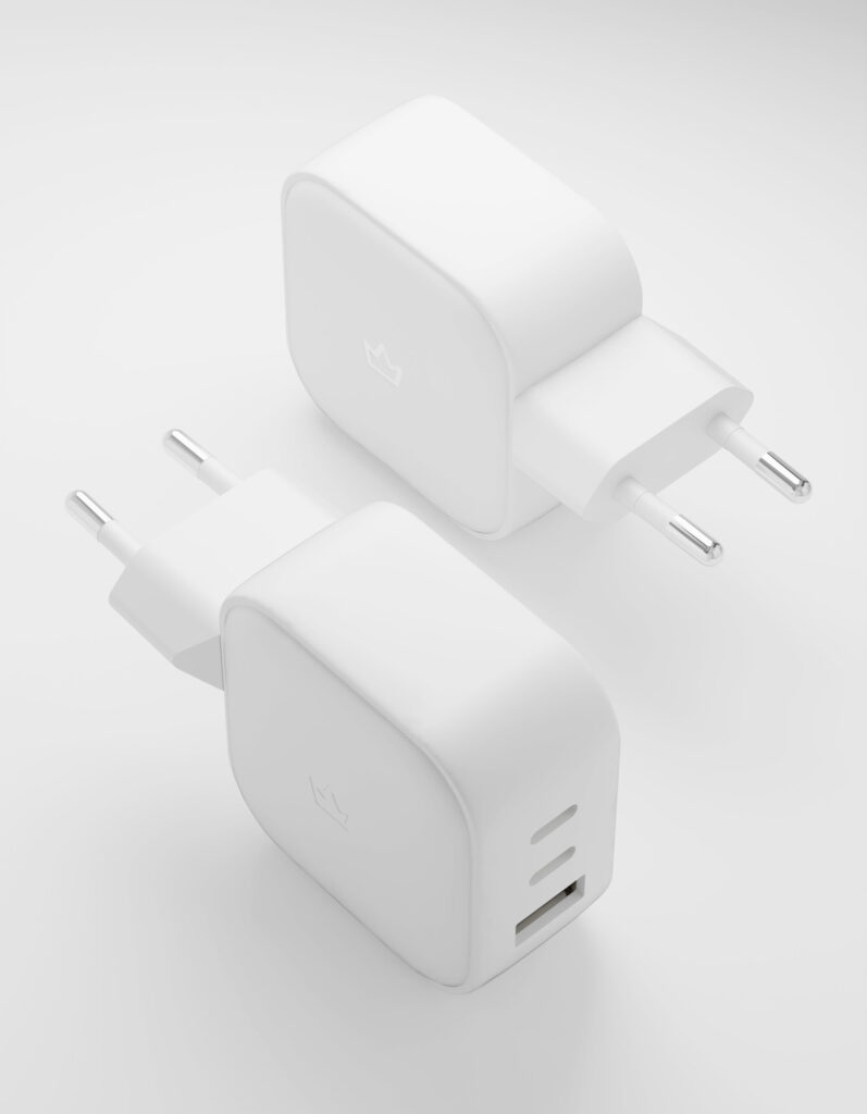 Wall charger VLP G-Charge 65W USB-C+USB-C+USB-A, PD, QC, white